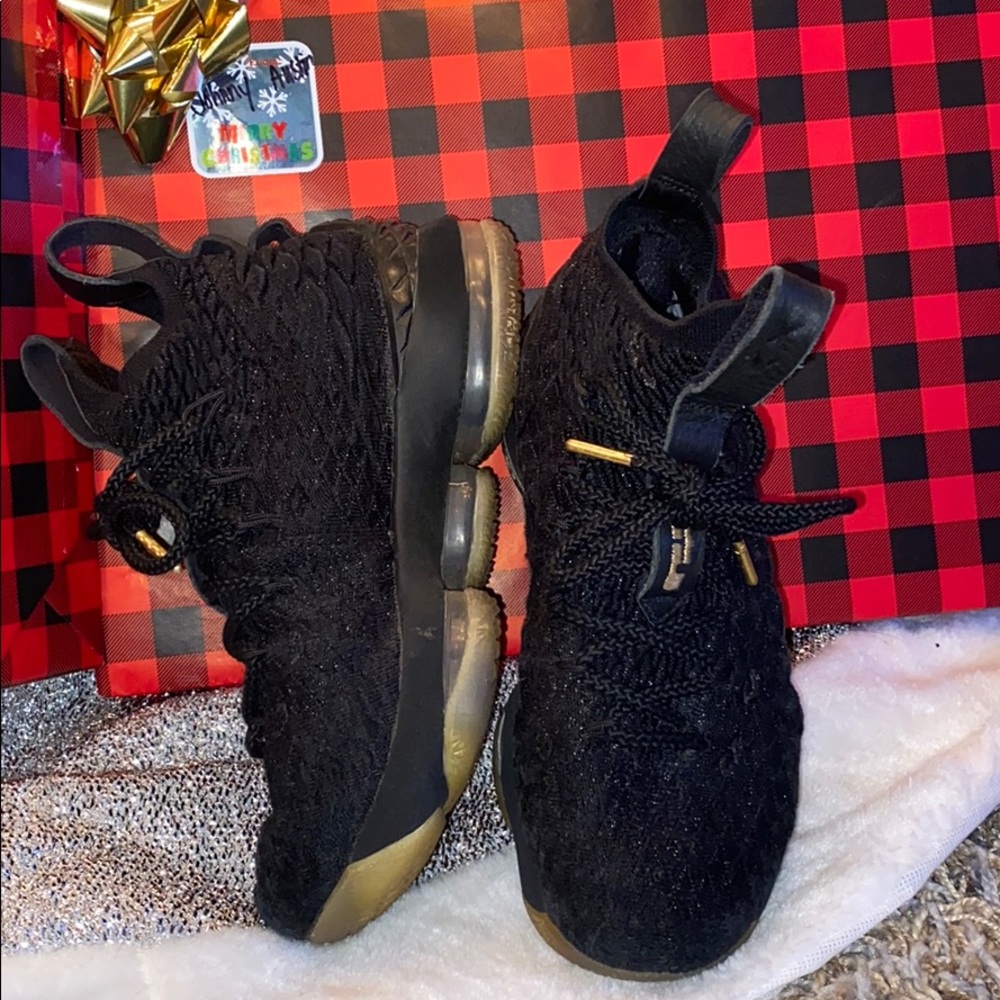 Nike lebron boys XvGs shoes